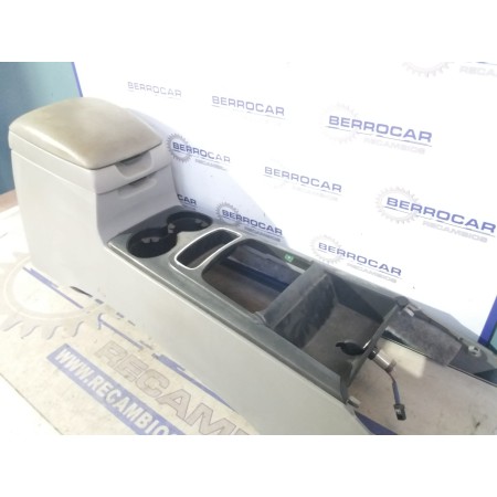 Recambio de apoyabrazos central para kia sorento 2.5 crdi referencia OEM IAM 846113E001  