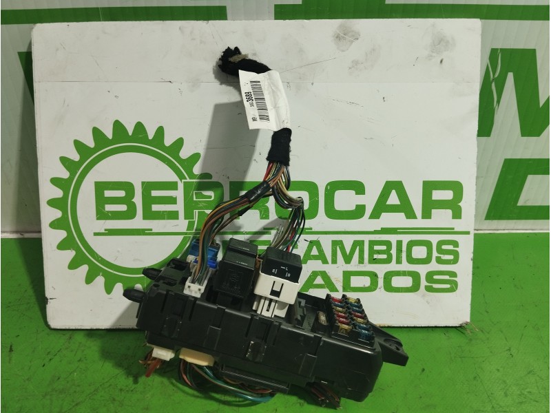 Recambio de caja reles / fusibles para volvo s40 berlina 1.6 cat referencia OEM IAM 30807016  