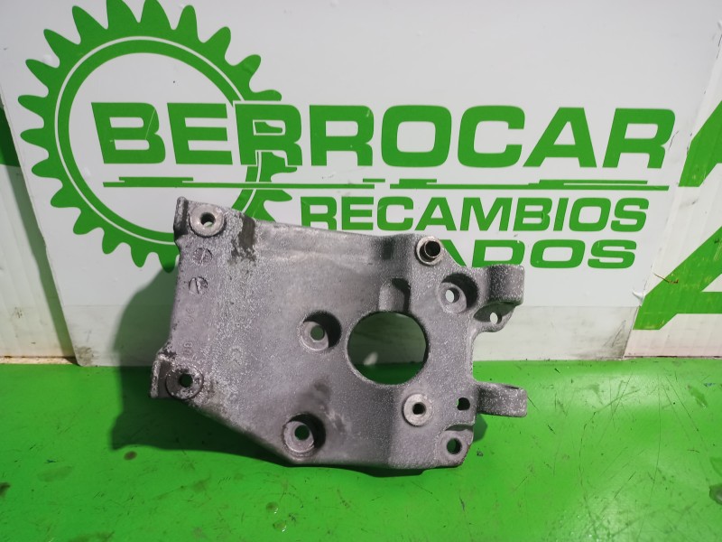 Recambio de soporte alternador para citroën c4 berlina 1.6 16v hdi referencia OEM IAM 9646719580  