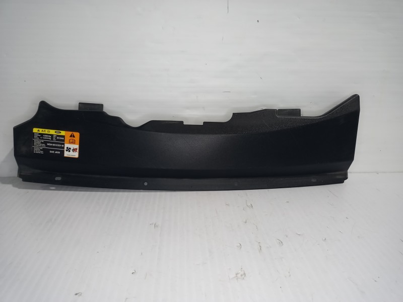 Recambio de moldura para ford focus berlina (cap) trend referencia OEM IAM 4M5116613AC  