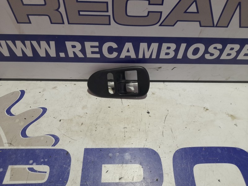 Recambio de moldura lateral para seat leon (1m1) 1.9 tdi referencia OEM IAM 1M0867163A  