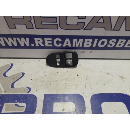 Recambio de moldura lateral para seat leon (1m1) 1.9 tdi referencia OEM IAM 1M0867163A  