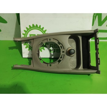 Recambio de consola central para renault megane ii familiar 1.9 dci diesel referencia OEM IAM 8200079093  