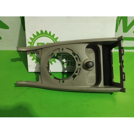 Recambio de consola central para renault megane ii familiar 1.9 dci diesel referencia OEM IAM 8200079093  