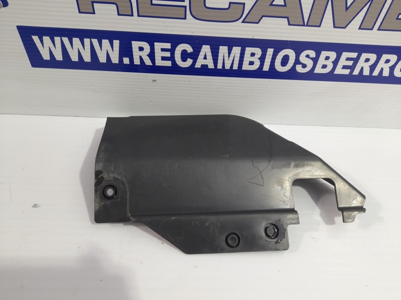 Recambio de moldura para iveco daily furgón 2.3 diesel cat referencia OEM IAM 5801597610  