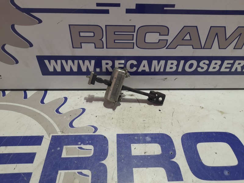 Recambio de retenedor puerta para seat leon (1m1) 1.9 tdi referencia OEM IAM 13181961  