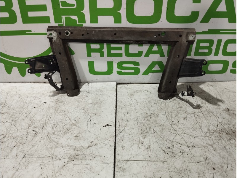 Recambio de travesaño inferior para renault megane ii familiar 1.9 dci diesel referencia OEM IAM 8200761565  