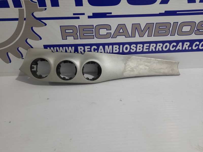 Recambio de moldura para mercedes-benz clase gla (w156) 1.6 cat referencia OEM IAM 3006700900  