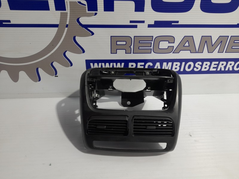 Recambio de rejilla aireadora para fiat doblo cargo 1.3 16v jtd cat referencia OEM IAM 735470943  