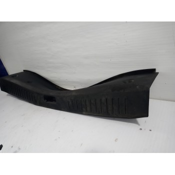 Recambio de moldura para ford focus berlina (cap) trend referencia OEM IAM 4M51A40352  
