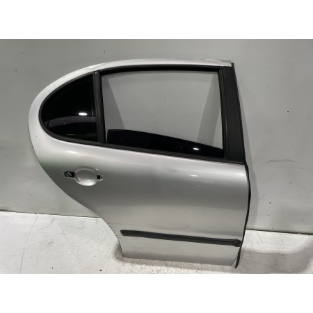 Recambio de puerta trasera derecha para seat leon (1m1) stella referencia OEM IAM 1M0833056L  