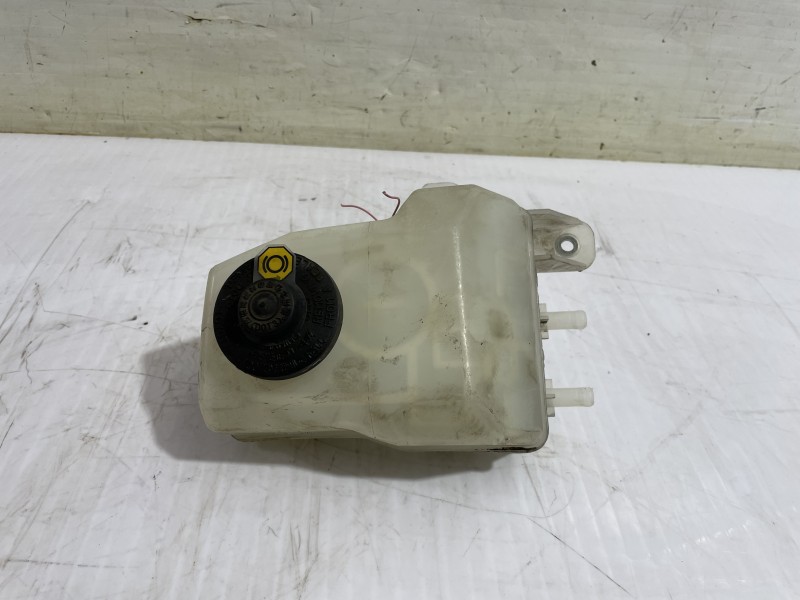 Recambio de deposito servo para toyota prius (nhw20) basis referencia OEM IAM 13231140120  
