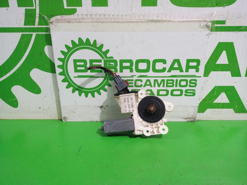 Recambio de motor elevalunas delantero derecho para opel vectra c berlina gts referencia OEM IAM 106046102  