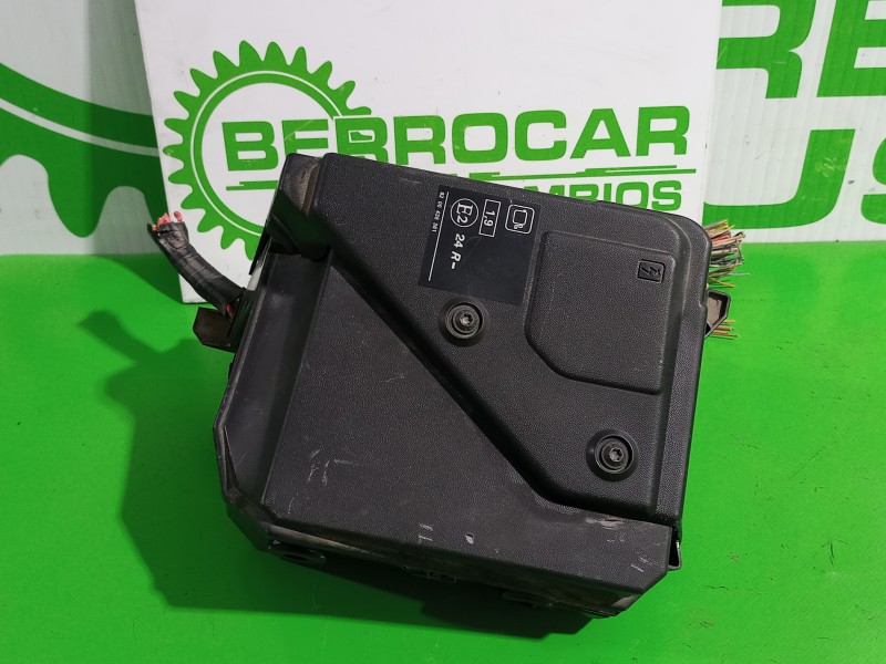 Recambio de caja reles / fusibles para renault megane ii familiar 1.9 dci diesel referencia OEM IAM 8200438361  