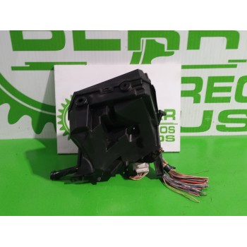 Recambio de caja reles / fusibles para renault megane ii familiar 1.9 dci diesel referencia OEM IAM 8200438361  