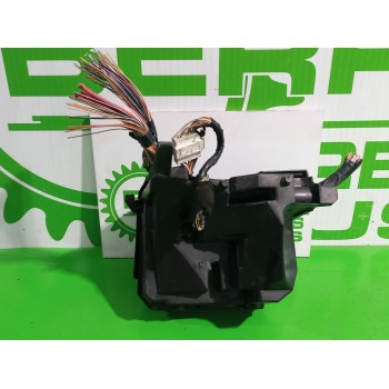 Recambio de caja reles / fusibles para renault megane ii familiar 1.9 dci diesel referencia OEM IAM 8200438361  