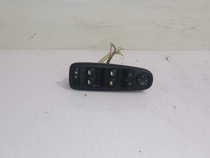 Recambio de mando elevalunas delantero izquierdo para citroën c4 grand picasso avatar referencia OEM IAM 96590658XT  