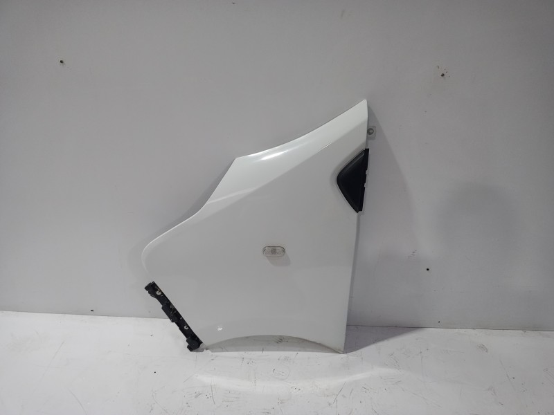 Recambio de aleta delantera izquierda para renault trafic furgón l1h1 2,7t referencia OEM IAM 631016242R  