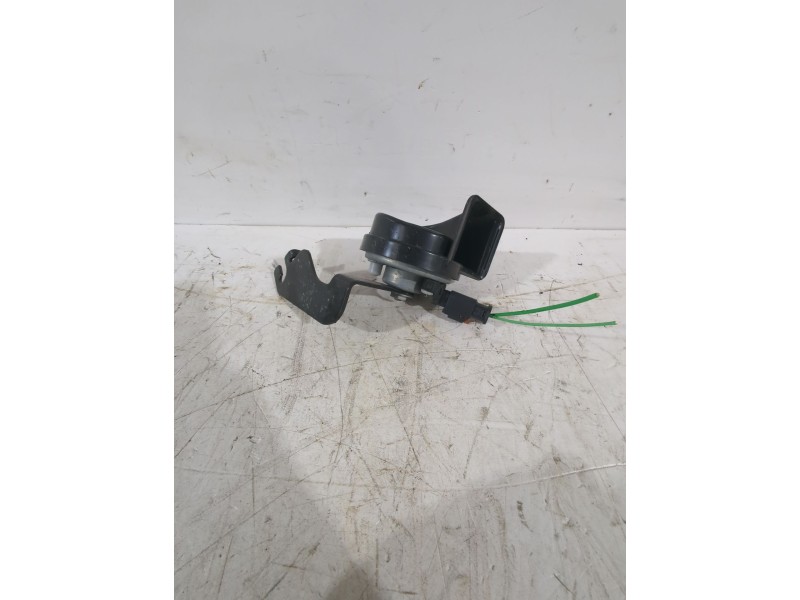 Recambio de claxon para peugeot rifter 1.5 bluehdi 100 referencia OEM IAM 9858832880  
