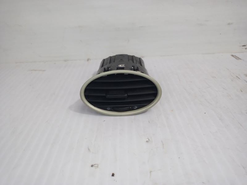 Recambio de rejilla aireadora para ford focus berlina (cap) trend referencia OEM IAM 4M51A014L21AD  