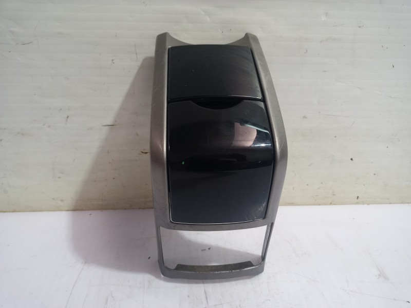 Recambio de portavasos para toyota prius (nhw20) basis referencia OEM IAM 1A8C1009G  