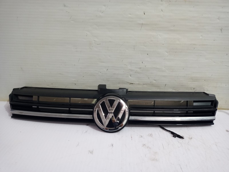 Recambio de rejilla delantera para volkswagen golf vii lim. (5g1) comfortline bluemotion referencia OEM IAM 5G0853653  