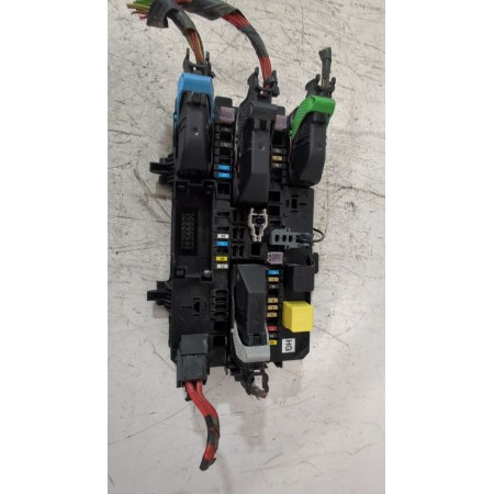 Recambio de caja reles / fusibles para opel zafira / zafira family b (a05) 1.9 cdti (m75) referencia OEM IAM 13206759  