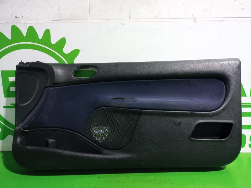Recambio de guarnecido puerta delantera derecha para peugeot 206 berlina e-music referencia OEM IAM 9629334877  