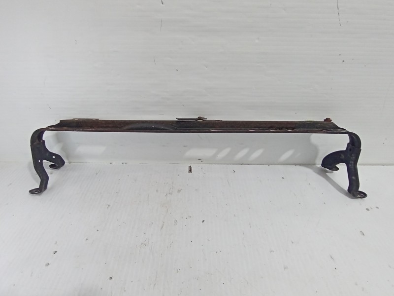 Recambio de travesaño inferior para ford focus berlina (cap) trend referencia OEM IAM 3M5H8A297JJ  