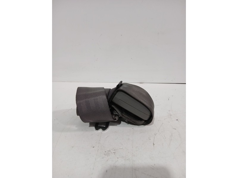 Recambio de enganche cinturon trasero izquierdo para kia rio i sedán (dc_) 1.3 referencia OEM IAM 0K33A57780C08  