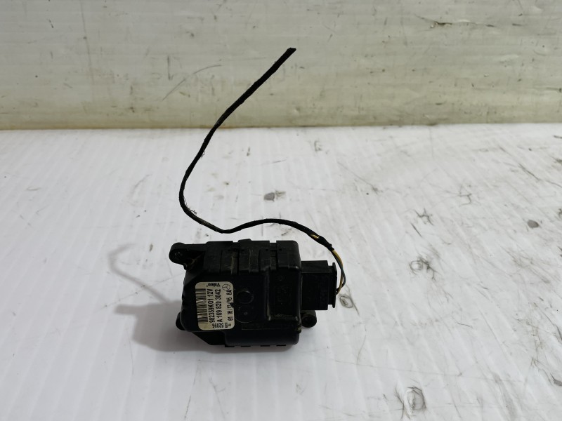 Recambio de motor apertura trampilla para mercedes-benz clase a (w169) a 200 cdi (169.008) referencia OEM IAM A1698203042  