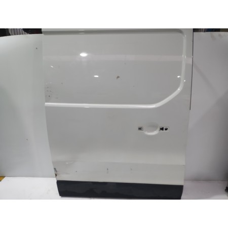 Recambio de puerta lateral corredera derecha para renault trafic furgón l1h1 2,7t referencia OEM IAM 821003024R  