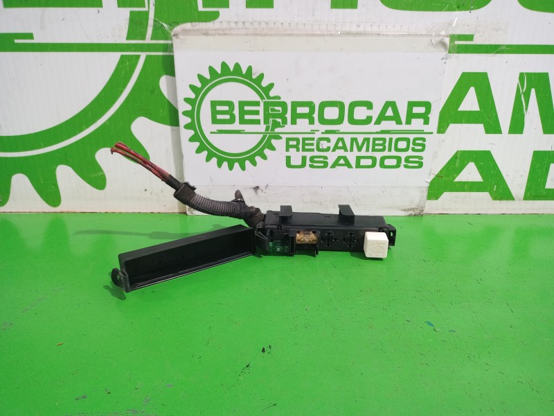 Recambio de caja reles / fusibles para opel vectra c berlina gts referencia OEM IAM 18064248756  