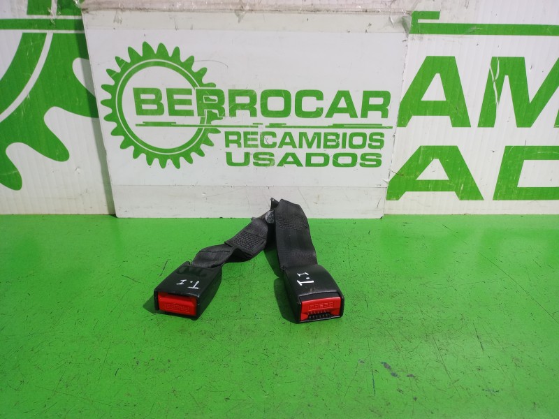 Recambio de enganche cinturon trasero izquierdo para peugeot 206 berlina e-music referencia OEM IAM 4186092  
