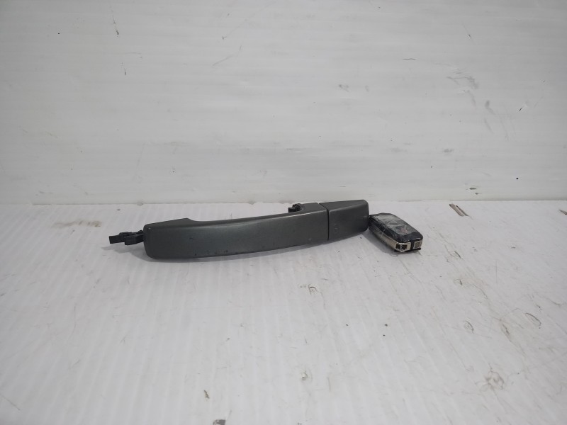 Recambio de maneta exterior delantera izquierda para land rover discovery 4 tdv6 hse referencia OEM IAM LR020928  