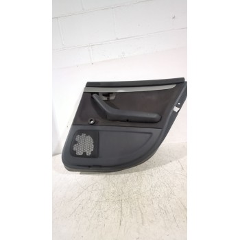 GUARNECIDO PUERTA TRASERA DERECHA 8E0867306 