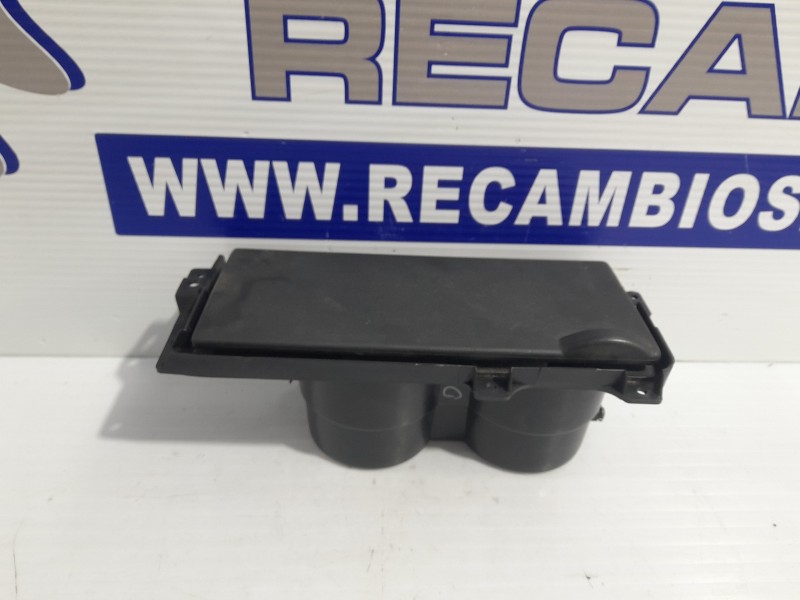 Recambio de posavasos para mazda 3 berlina (bk) 1.6 cd diesel cat referencia OEM IAM BP4K64361  
