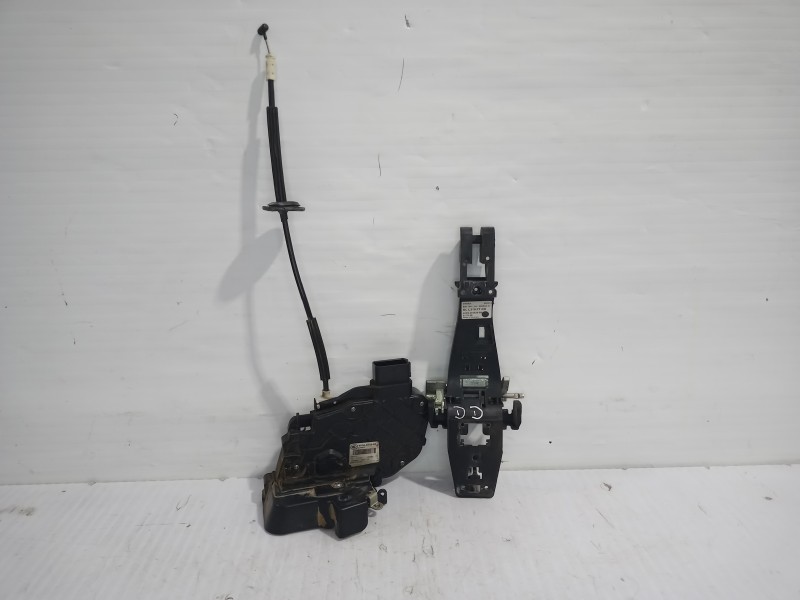 Recambio de cerradura puerta delantera derecha para land rover discovery 4 tdv6 hse referencia OEM IAM LR011275  