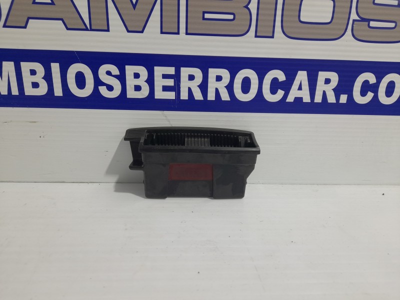 Recambio de cenicero para mazda 3 berlina (bk) 1.6 cd diesel cat referencia OEM IAM BP4K64633  