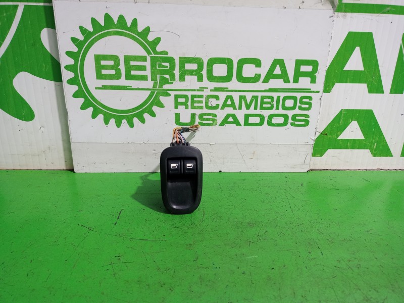 Recambio de mando elevalunas delantero izquierdo para peugeot 206 berlina e-music referencia OEM IAM 6552WQ  