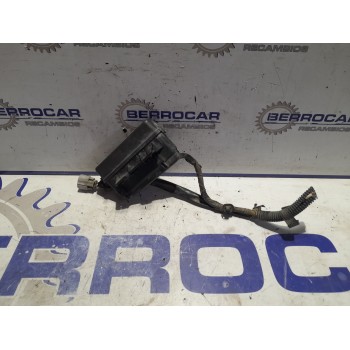 Recambio de caja reles / fusibles para toyota avensis berlina (t25) 1.8 16v cat referencia OEM IAM 82641CA010F  