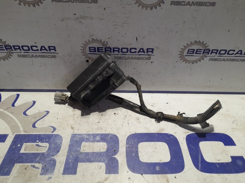 Recambio de caja reles / fusibles para toyota avensis berlina (t25) 1.8 16v cat referencia OEM IAM 82641CA010F  