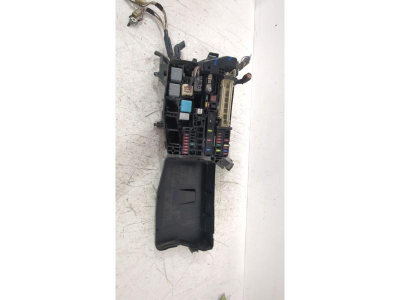 Recambio de caja reles / fusibles para toyota auris (_e15_) 1.6 (zre151_) referencia OEM IAM 7233R0A1  