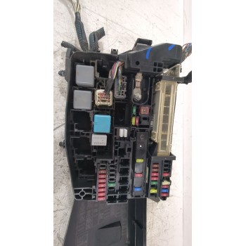Recambio de caja reles / fusibles para toyota auris (_e15_) 1.6 (zre151_) referencia OEM IAM 7233R0A1  
