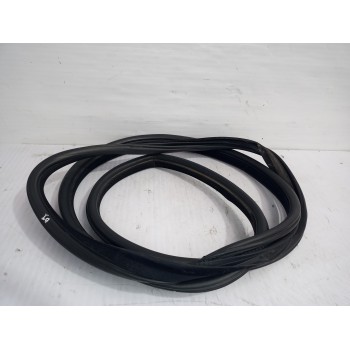 Recambio de goma contorno para land rover discovery 4 tdv6 hse referencia OEM IAM LR015154  