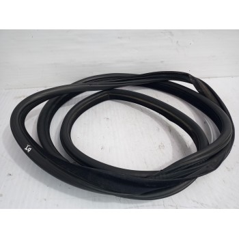 Recambio de goma contorno para land rover discovery 4 tdv6 hse referencia OEM IAM LR015154  