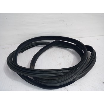 Recambio de goma contorno para land rover discovery 4 tdv6 hse referencia OEM IAM LR015154  