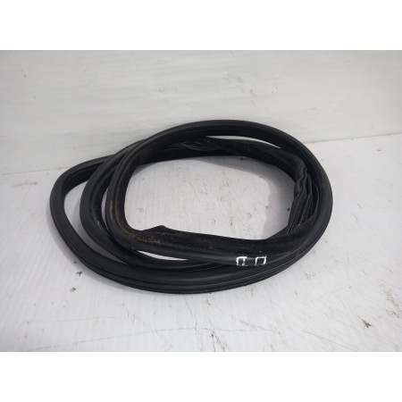 Recambio de goma contorno para land rover discovery 4 tdv6 hse referencia OEM IAM CFE500720  