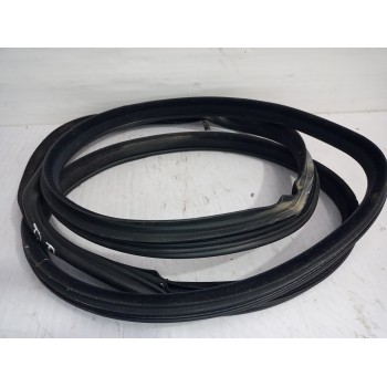 Recambio de goma contorno para land rover discovery 4 tdv6 hse referencia OEM IAM CFE500720  