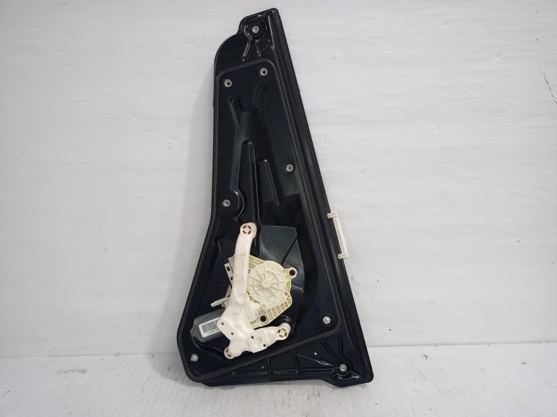 Recambio de elevalunas trasero derecho para land rover discovery 4 tdv6 hse referencia OEM IAM LR013870  